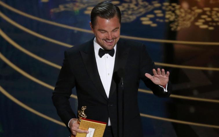 Leonardo DiCaprio se burló de sí mismo tras recibir su Oscar