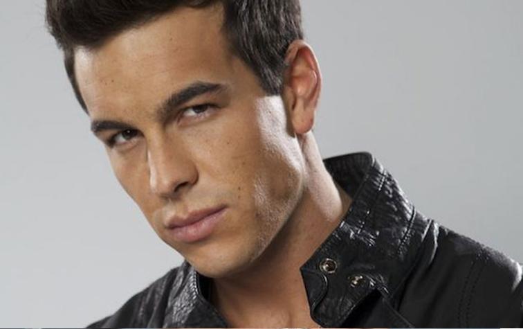 Mario Casas impacta con cambio de look 