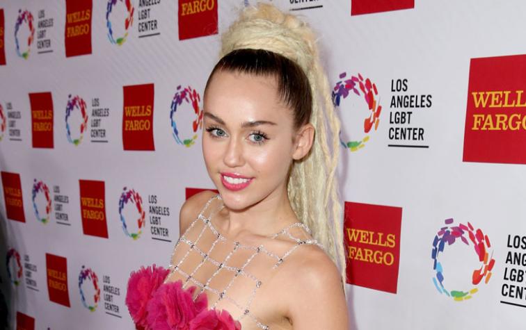 La compleja rutina de Yoga con la que Miley Cyrus comienza el día