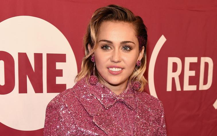 Miley Cyrus quiere que todos paremos de hablar del desnudo de Kim Kardashian