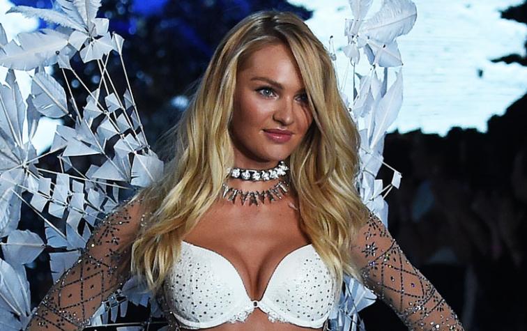 Candice Swanepoel muestra su pancita en bikini