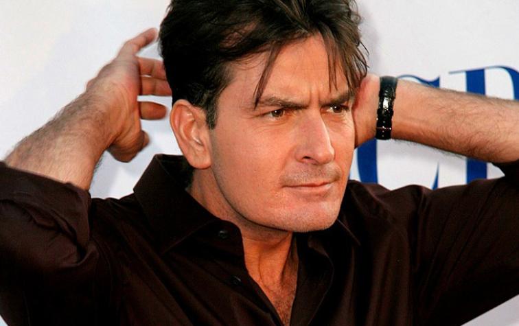 Policía investiga a Charlie Sheen por omisión a su ex sobre su estado de salud