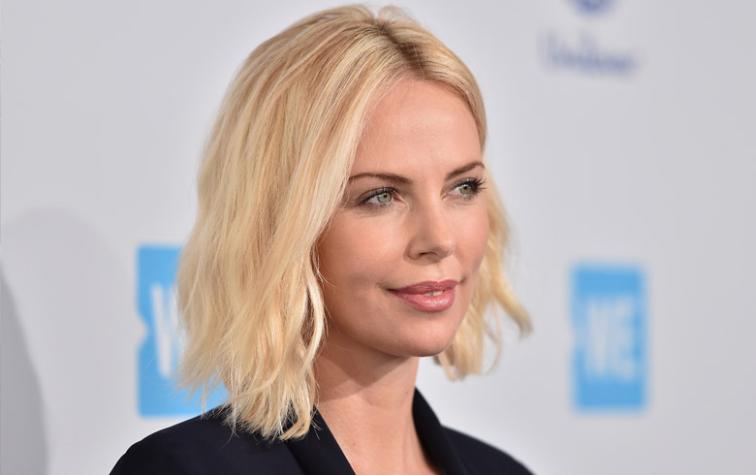 Charlize Theron revela que fue discriminada por su belleza