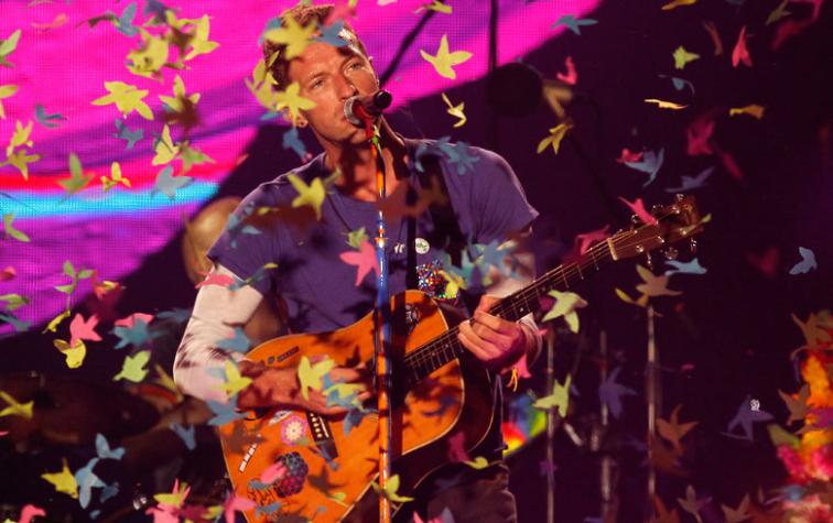 Chris Martin se lució hablando español frente a 60 mil fanáticos