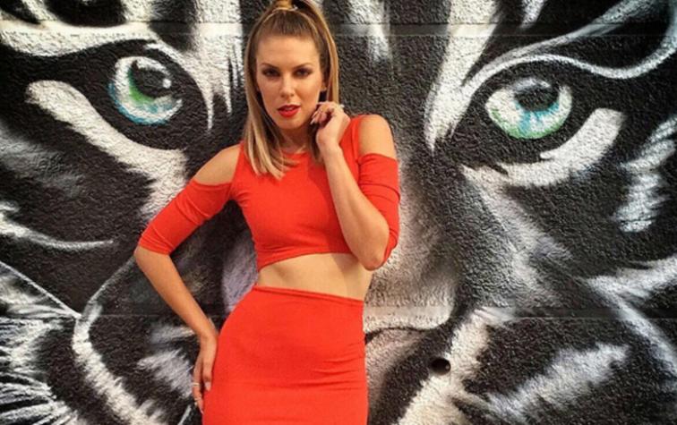 Eugenia Lemos encendió evento con colorido y combinado look