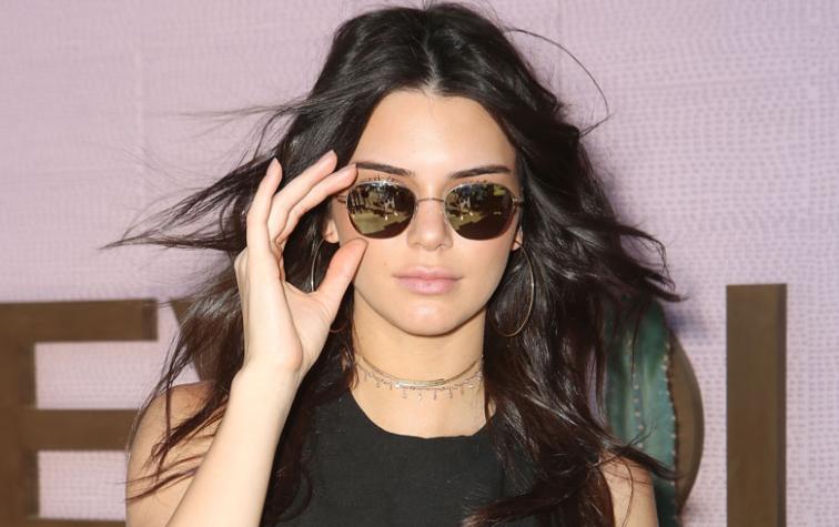 Kendall Jenner fue con un top totalmente transparente a Coachella