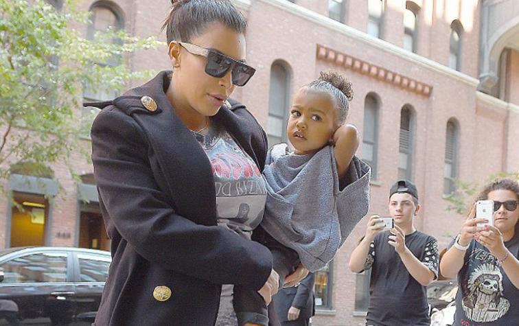 Kim Kardashian le puso extensiones de pelo a North West