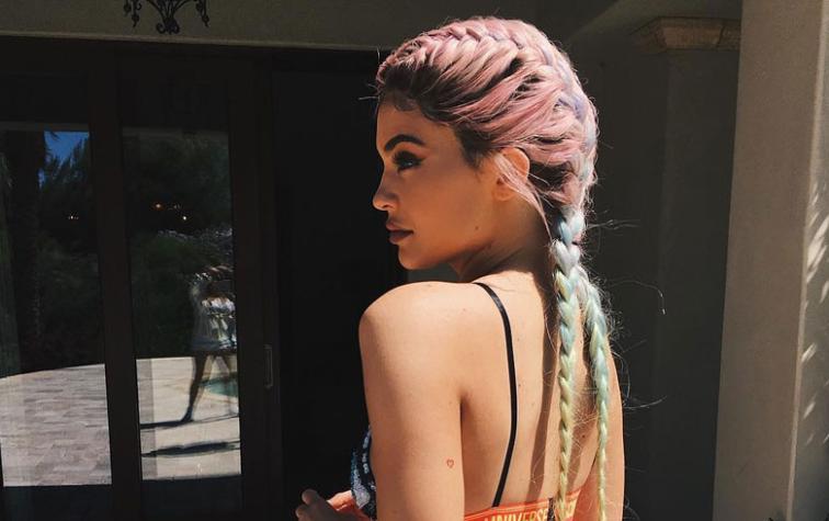 ¡La pillaron! El look que Kylie Jenner usó en Coachella era una copia