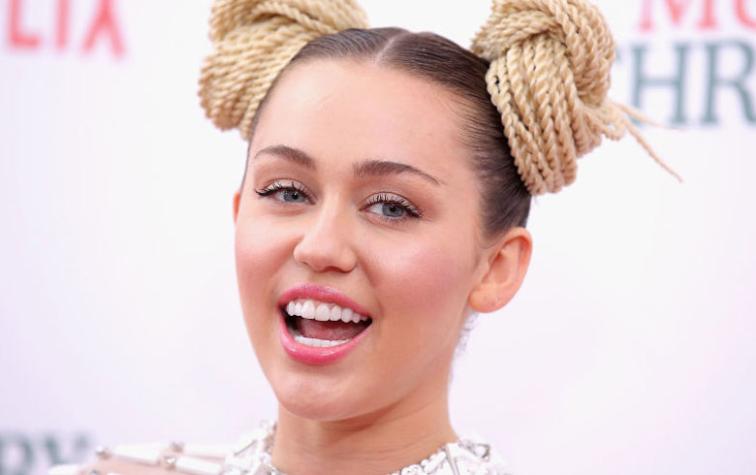 Miley Cyrus fue atacada por un gato