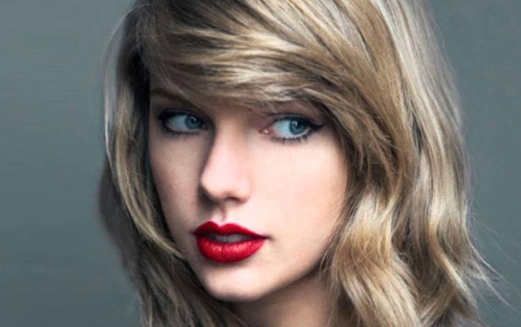 Taylor Swift sufre un pequeño accidente rapeando al ritmo de Drake