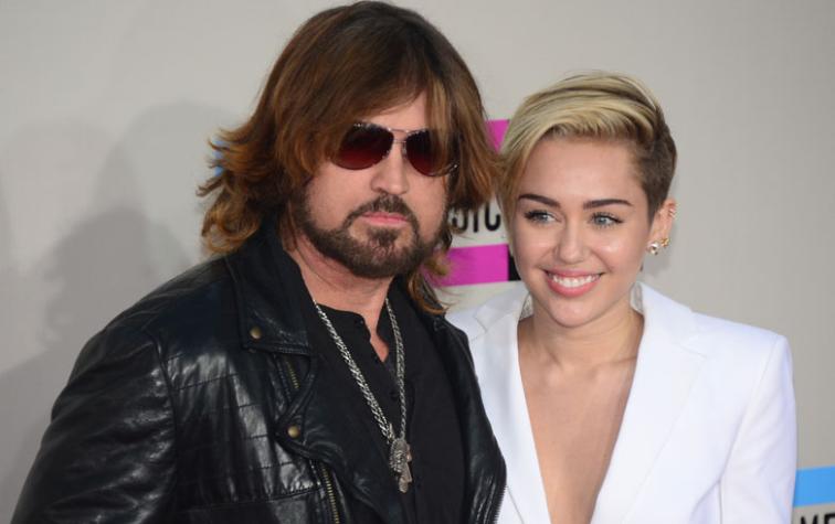 Billy Ray Cyrus delató a Miley y a su novio Liam Hemsworth