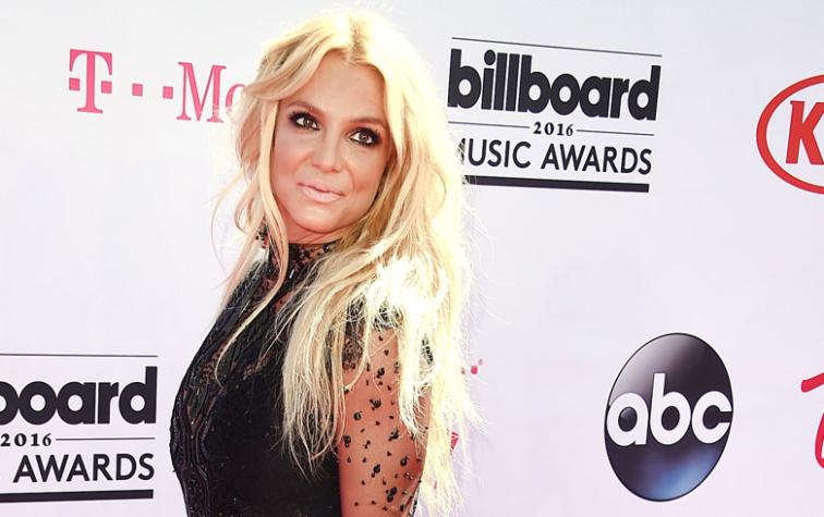 El diminuto traje de Britney  Spears en los Billboard 2016