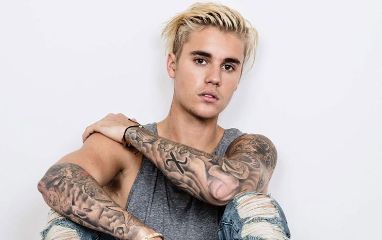 ¡Justin Bieber se tatuó la cara!