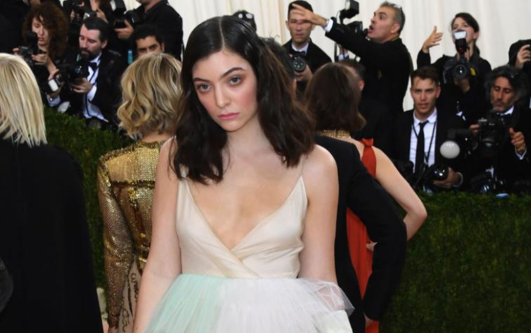 Lorde sufrió una falla de vestuario y mostró mucho más de la cuenta