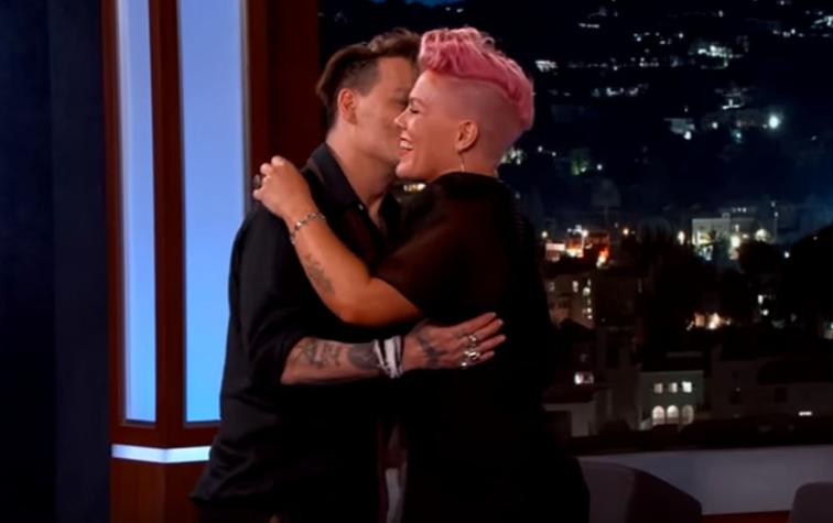 Reacción de Pink al conocer a Johnny Depp se toma redes sociales