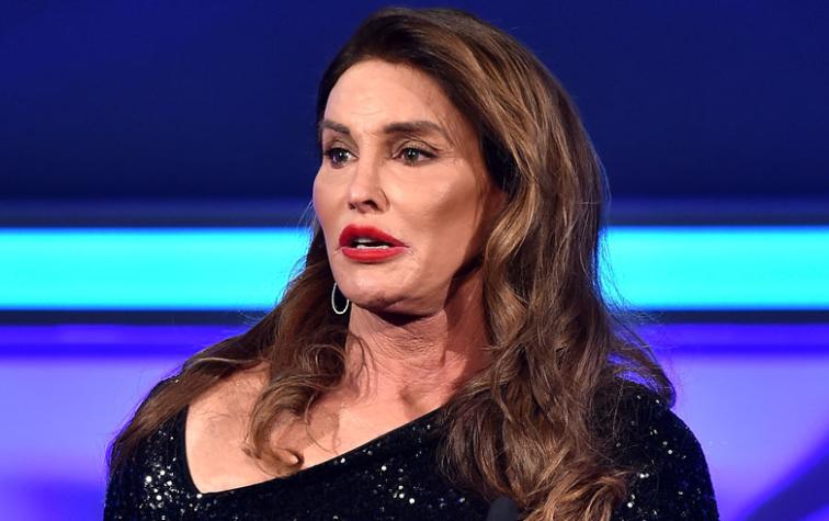 Caitlyn Jenner luce su figura con osada transparencia