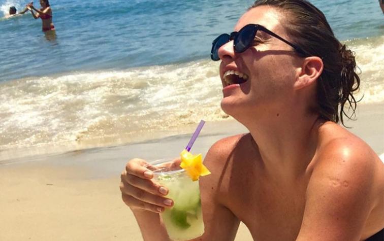 Ingrid Cruz saca pica en vacaciones con bikini estilo “Navy”