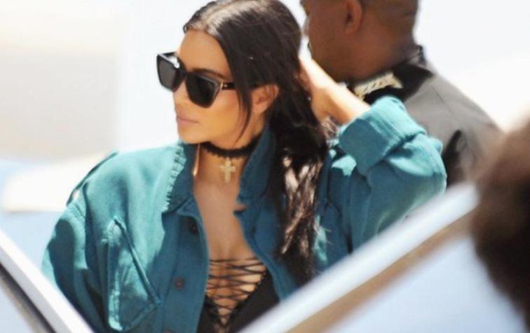 Kim Kardashian muestra su mejor atributo al desnudo 