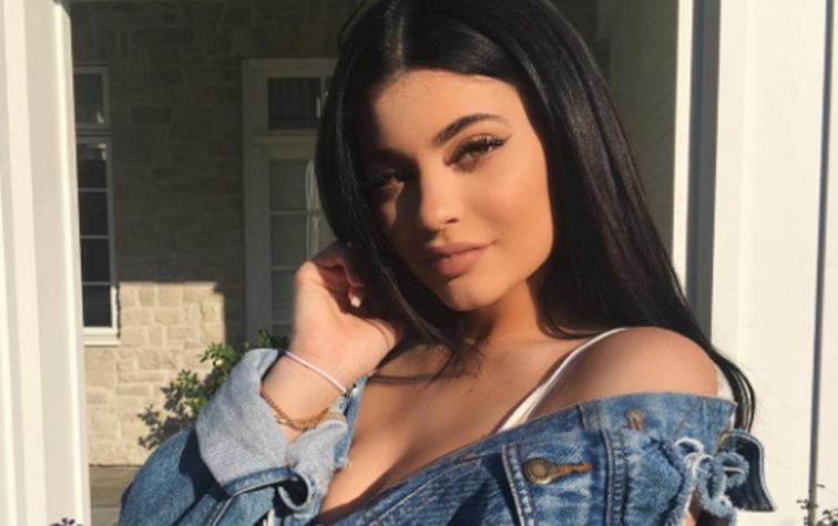 Kylie Jenner innova con el color del lápiz labial
