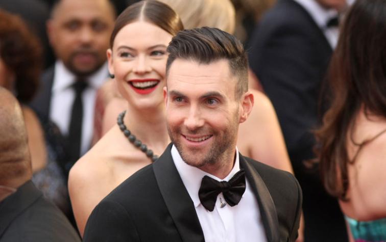 Adam Levine estrenó extravagante corte de pelo hecho por él mismo