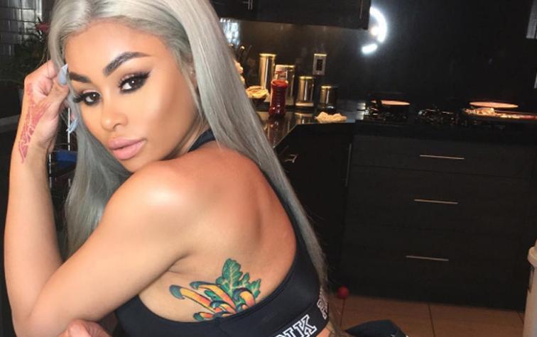 Blac Chyna muestra abultada pancita en ceñido y sexy atuendo