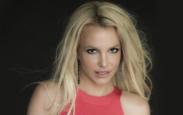 Britney Spears muestra tremenda y atlética figura en particular pose