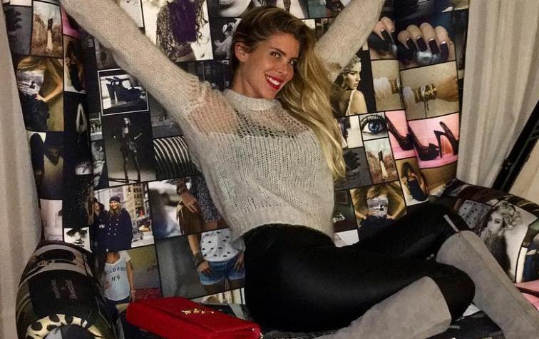 Cote López y su marido posan para campaña de protección al menor