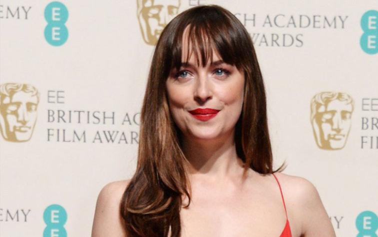 Mira cómo se ve Dakota Johnson sin una gota de maquillaje