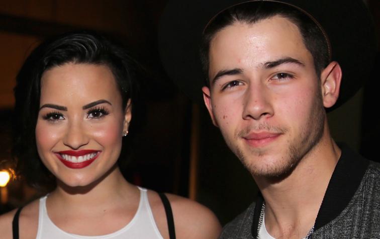 Demi Lovato sube sensuales fotos junto a Nick Jonas