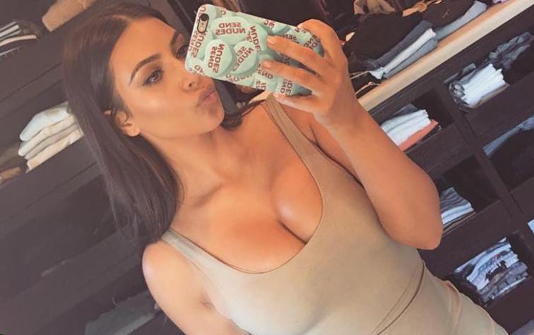 Kim Kardashian sale a la calle con faja y tacones