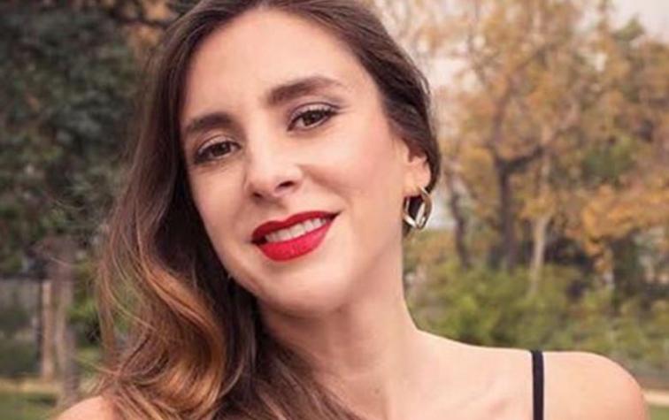 Paty López se luce en bikini blanco desde el Mediterráneo