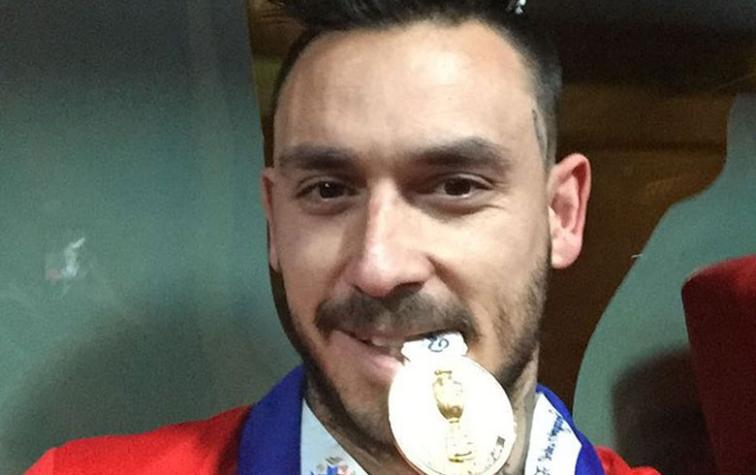 ¡Otro más! Mauricio Pinilla se tatúa en honor al nuevo título de “La Roja”