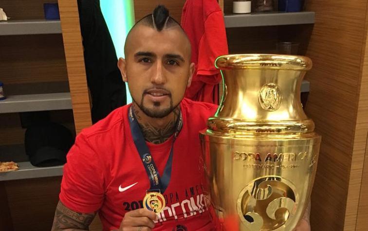 Arturo Vidal lanza línea de ropa y debuta como modelo