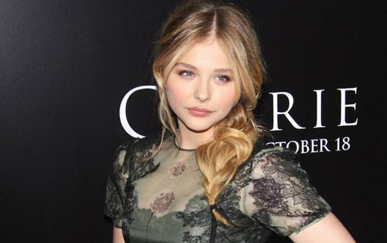 Chloë Grace Moretz se llenó de críticas tras subir foto en la playa