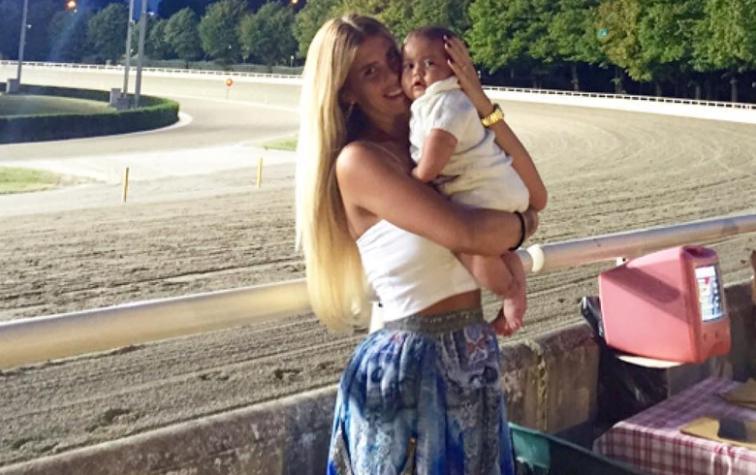 Cote López viste a su hijo de la colección Moschino Baby