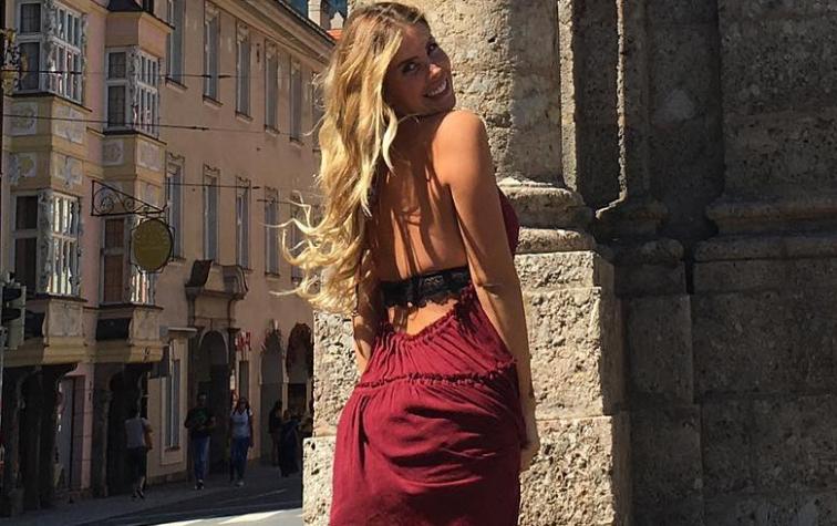 Cote López llama deficientes a los que critican beso en la boca de padres a hijos 