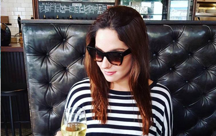 Kel Calderón se luce con look y pose a lo Kardashian