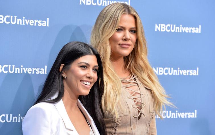 Kourtney y Khloé Kardashian salieron vestidas iguales