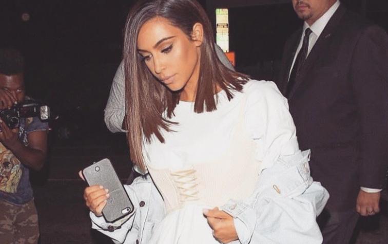 Kim Kardashian se graba mientras le practican una particular abdominoplastia 