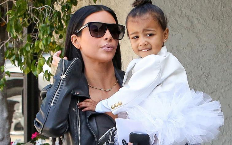 North West ya le roba los zapatos a su mamá