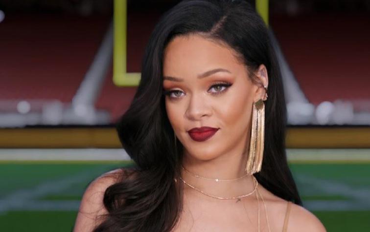 Peligrosos tacones de Rihanna pusieron tiritones a sus fanáticos