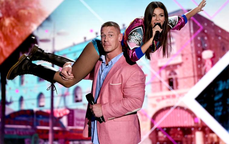 Los cambios de vestuario de Victoria Justice en los Teen Choice Awards 2016