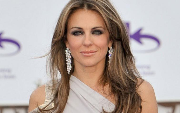 Elizabeth Hurley, la verdadera "milf", mata en bikini a los 51 años