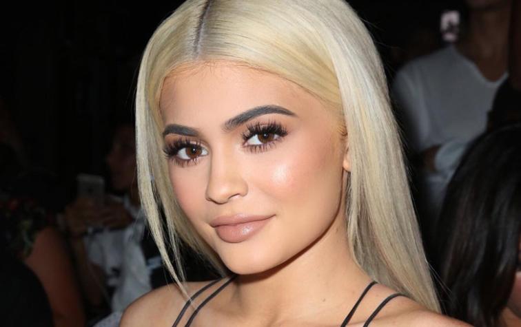 Kylie Jenner distrae a su hermana Kendall en pleno desfile