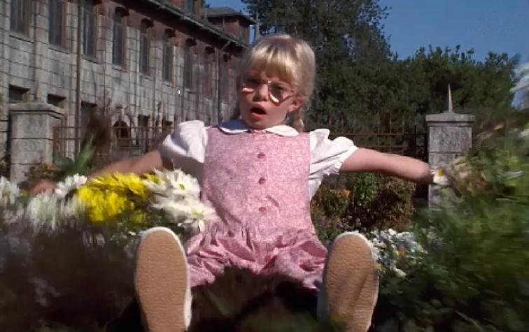 Así luce la pequeña niña de trenzas de “Matilda”