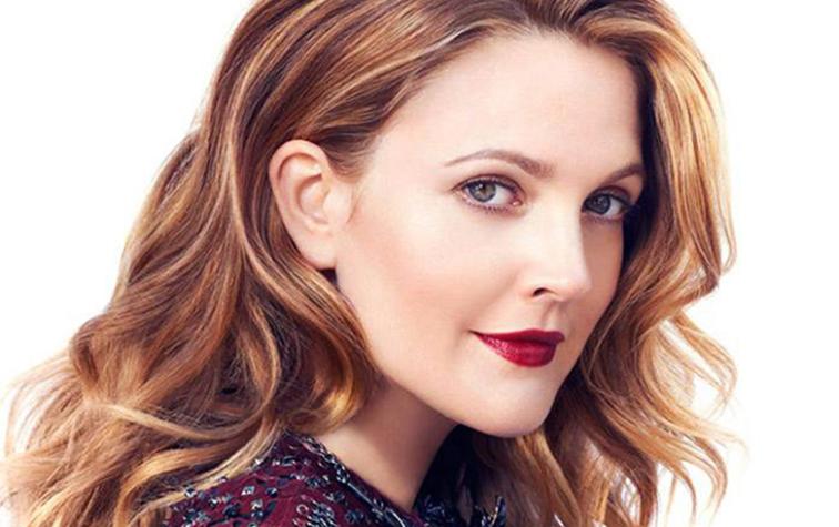 Drew Barrymore recibe elogios por selfie de día domingo sin maquillaje