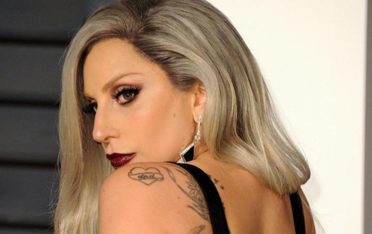 Lady Gaga apareció con mini shorts y destapado look en New York