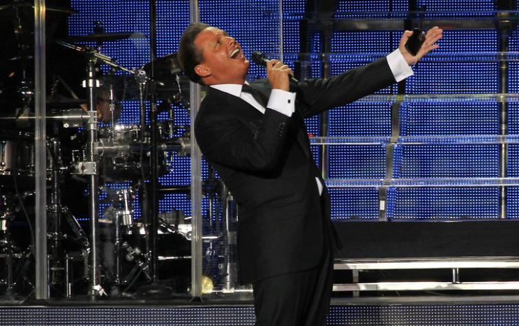 Luis Miguel apareció totalmente rejuvenecido ¿Qué se hizo?