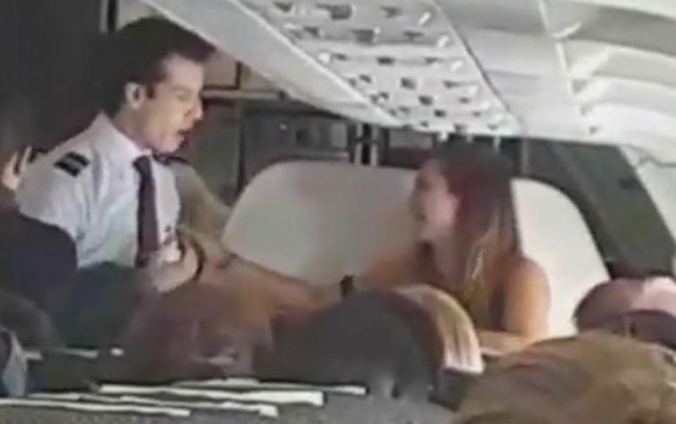 Este es el comentado video del colapso de Nicole Moreno en pleno vuelo 