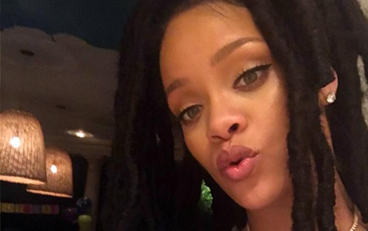 Rihanna apareció con polera estampada de Hillary Clinton